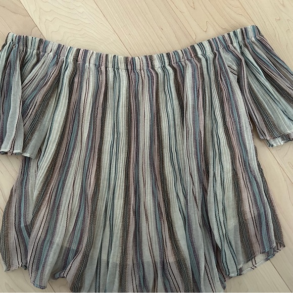 Striped Off-Shoulder Top - Picture 4 of 4